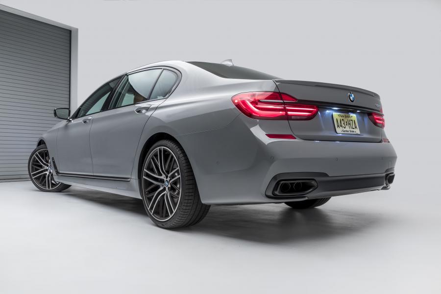  BMW 750i xDrive M Sport (G11) 2016 года  (NA) (фото 2 из 47)
